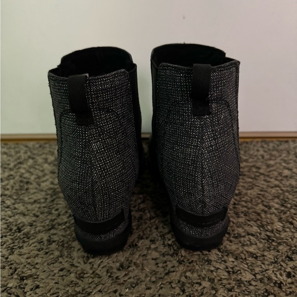 Sorel Joan of Arctic Wedge Chelsea Booties Youth Black Leather Size 5 =Women 6.5 - Picture 3 of 6